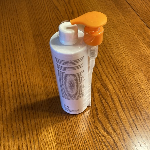 Serious Skin Care C-Clean Vitamin C Ester Facial Cleanser - Picture 4 of 8